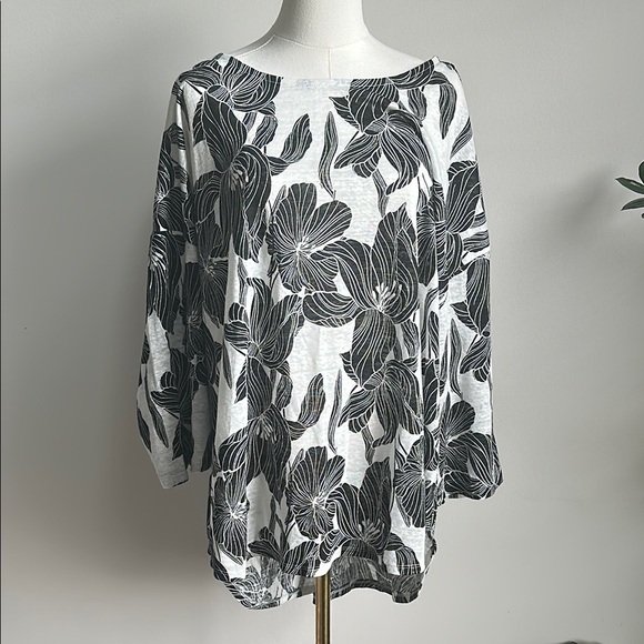 Tahari Women’s Linen Light Breathable Floral Tapestry Feminine Plus Size Top 3x - Picture 1 of 7